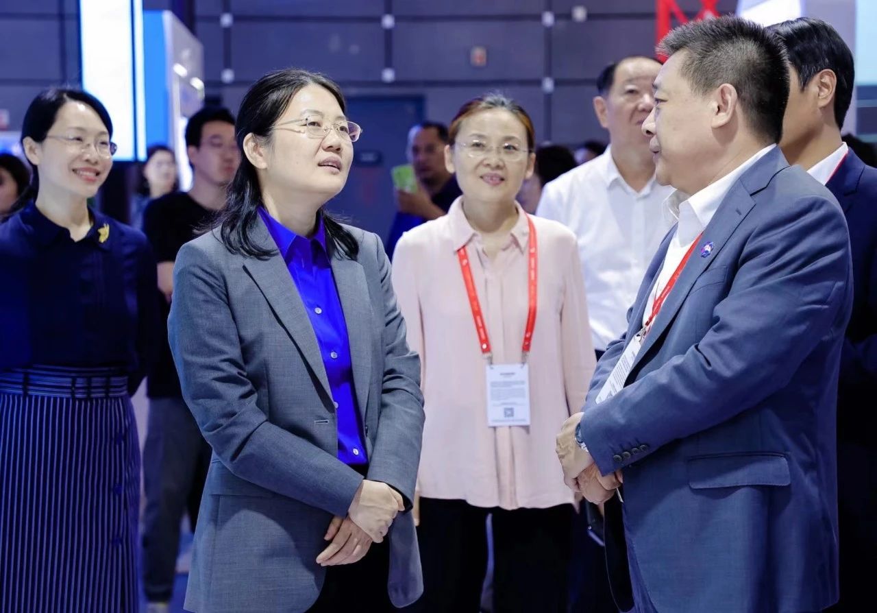 中智集團(tuán)出席2023世界制造業(yè)大會(huì)，安徽省副省長(zhǎng)任清華調(diào)研中智展臺(tái)