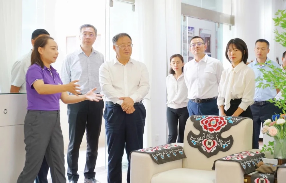 中智集團(tuán)黨委書記、董事長卜玉龍赴云南省楚雄州調(diào)研定點幫扶和鄉(xiāng)村全面振興工作